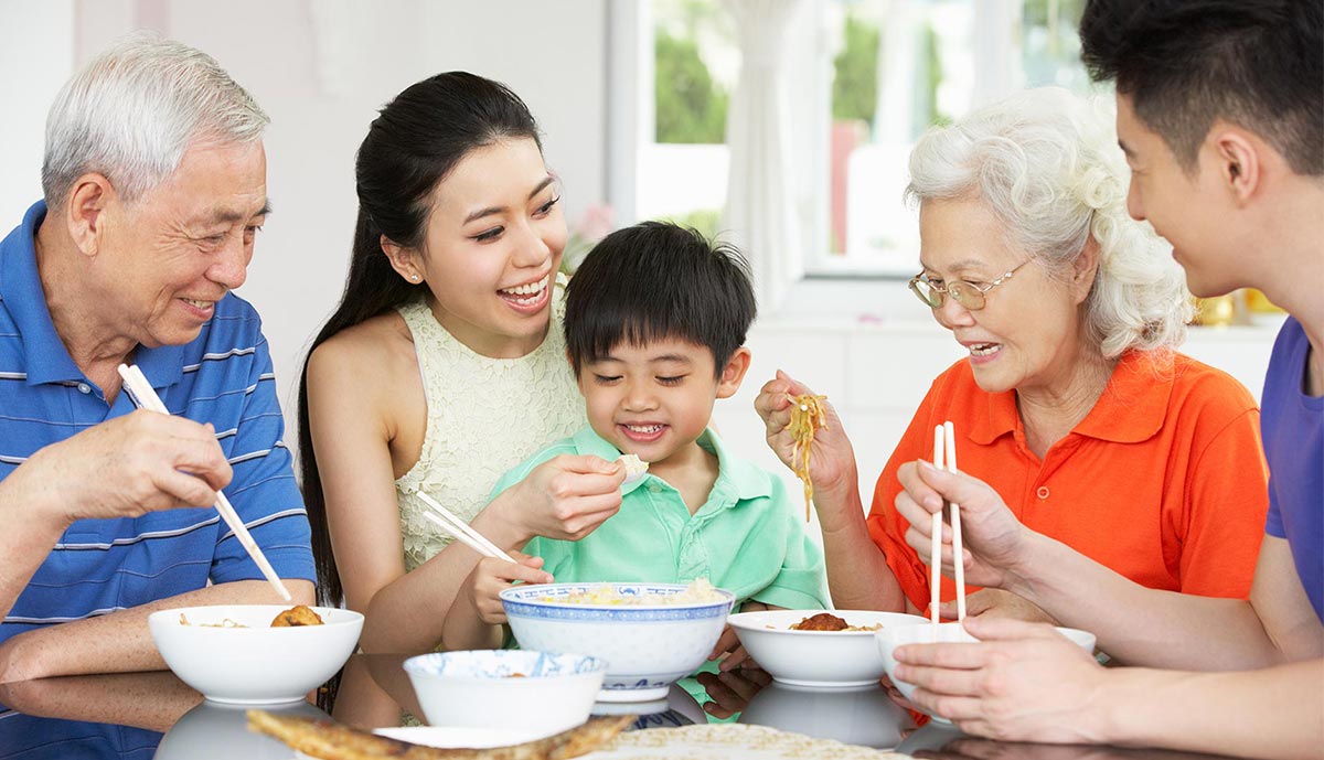 portrait-of-multi-generation-chinese-family-eating.jpg