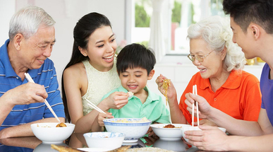 portrait-of-multi-generation-chinese-family-eating.jpg