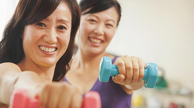 Two-mature-women-lifting-weights.jpg