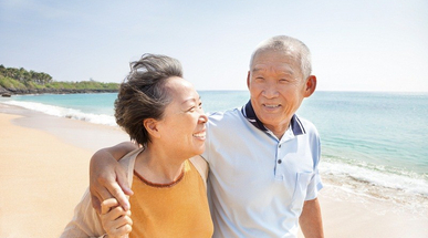 healthy_ageing_elderly_couple_atbeach.jpg