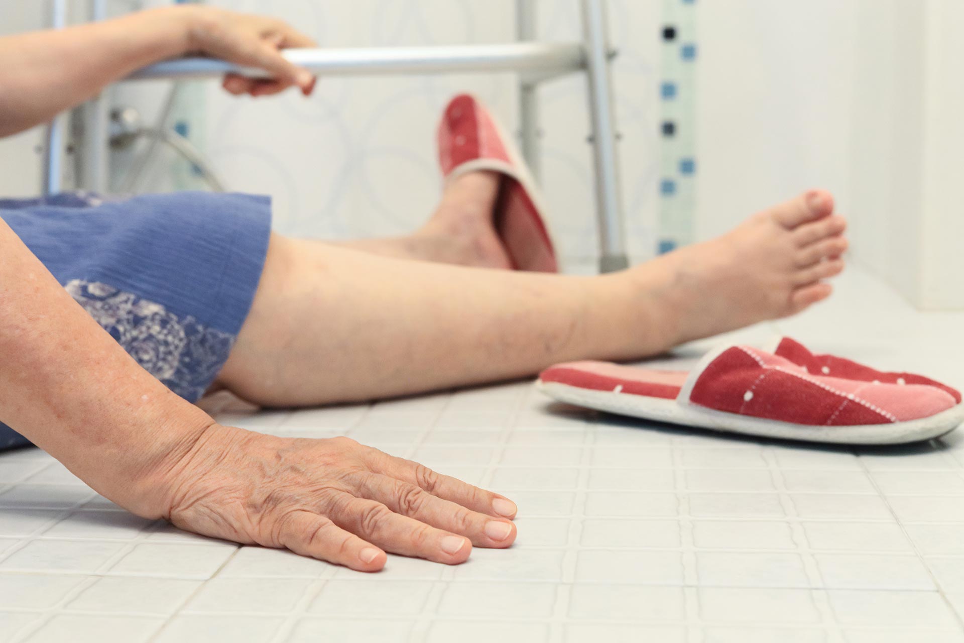 elderly-falling-in-bathroom.jpg