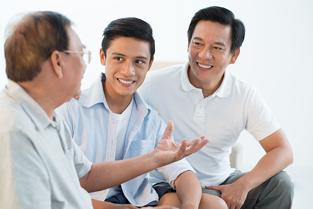 Symptoms of dementia include memory loss. Be patient when talking to a person with dementia.