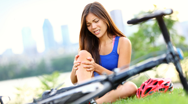 KTPH - ACL Tear - Woman with knee pain.jpg