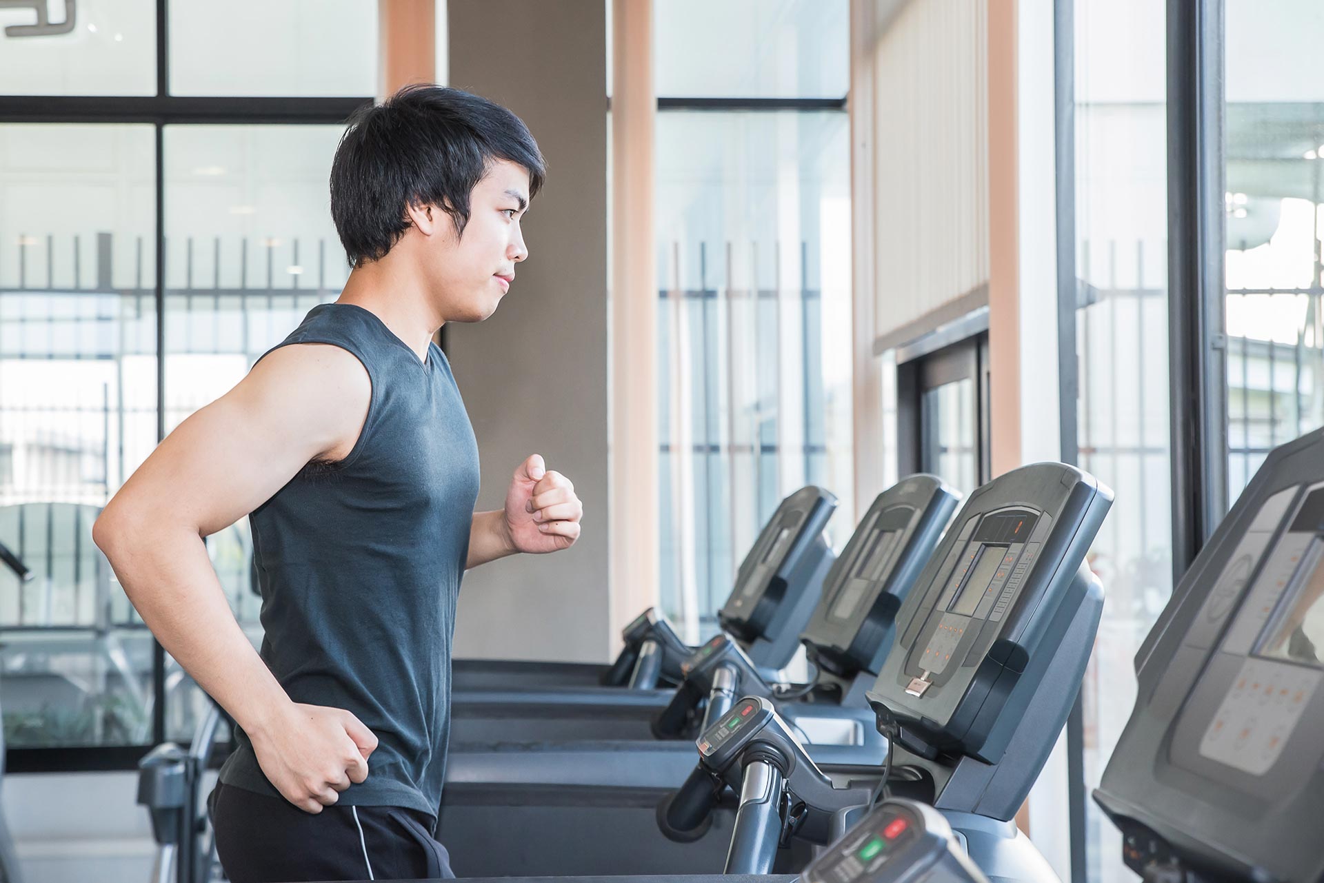 man-at-the-gym-doing-exercise.jpg