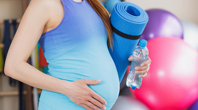 photos-pregnant-sporty-woman-with-a-mat-for-yoga-in-the-hand.jpg