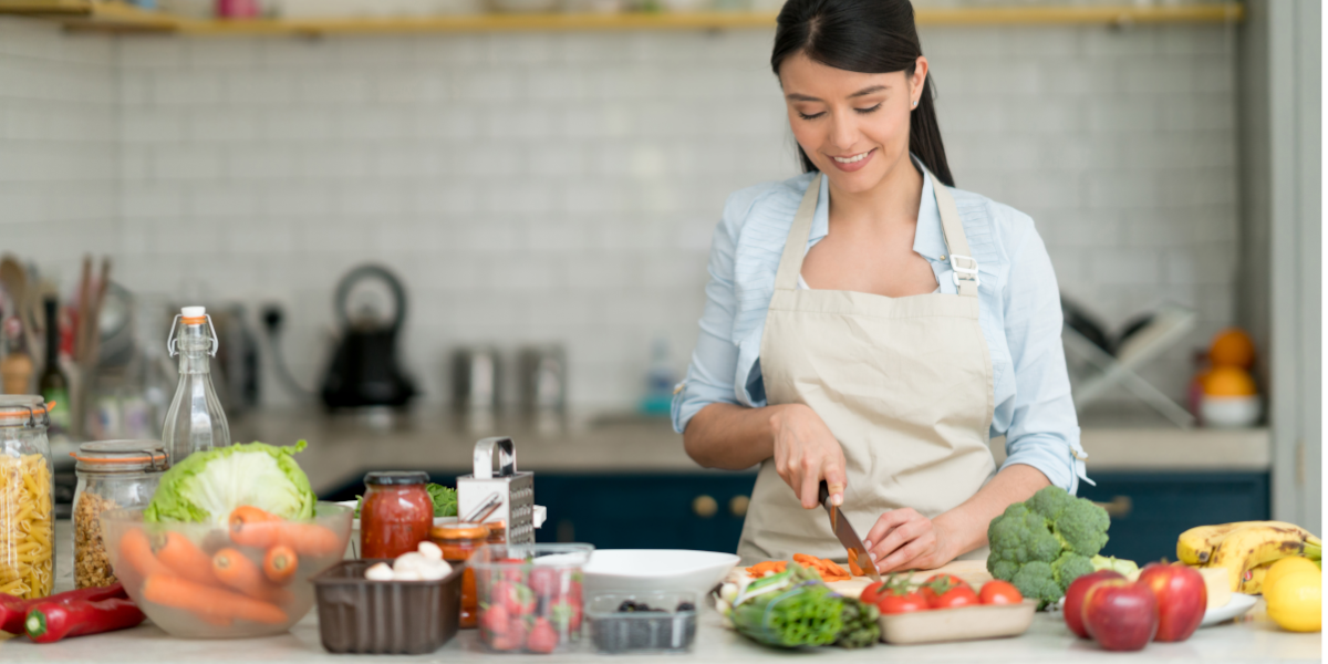 Nutrition-QQHMeal-WomanKitchen1.png