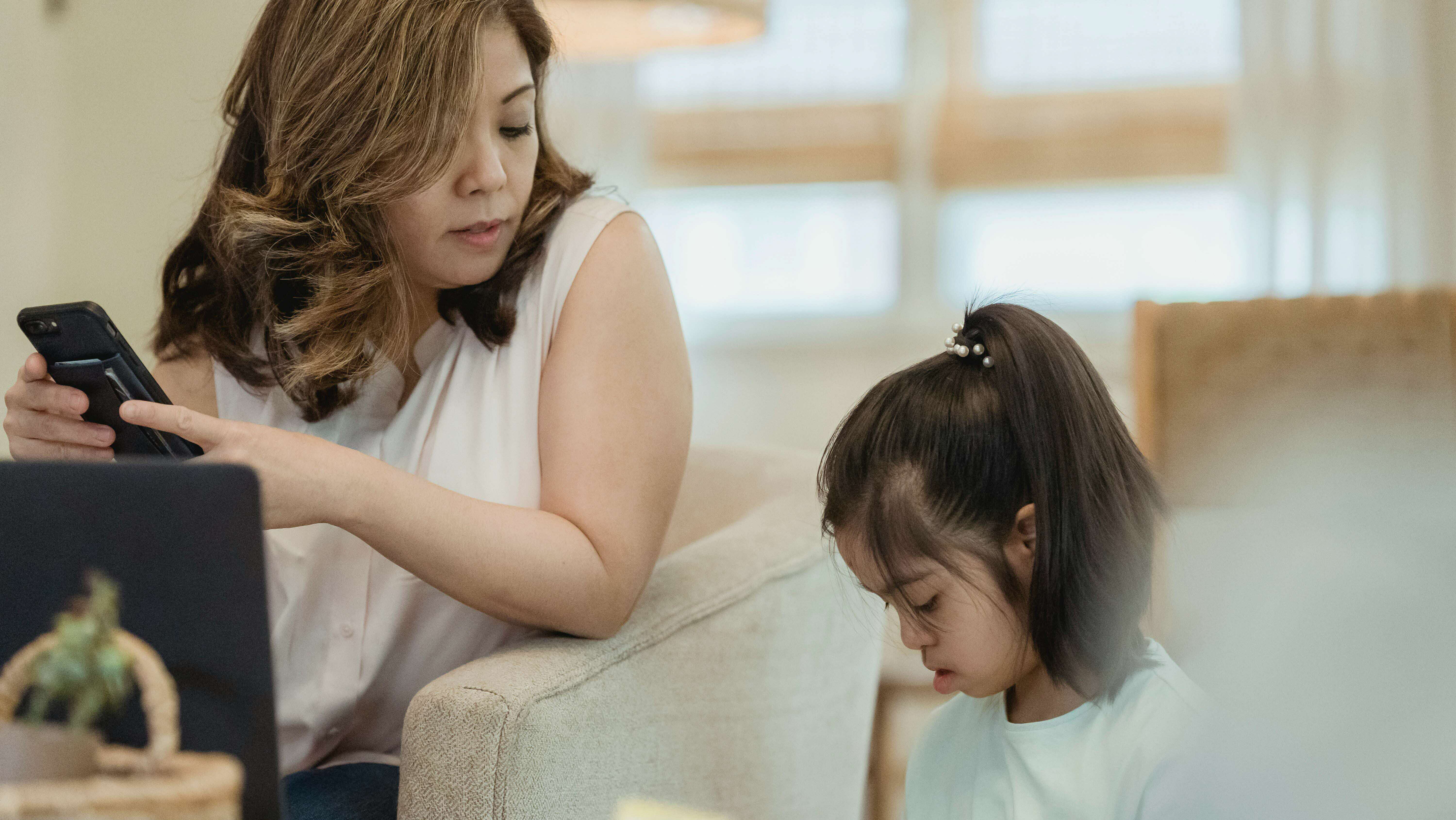 First Device: What Is The Right Age To Give My Child A Smart Phone?